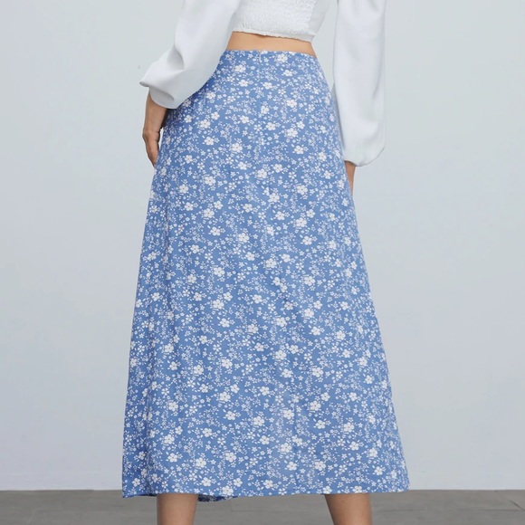 COMMENSE Floral Wrap Full Skirt (MIDI) - Picture 2 of 5